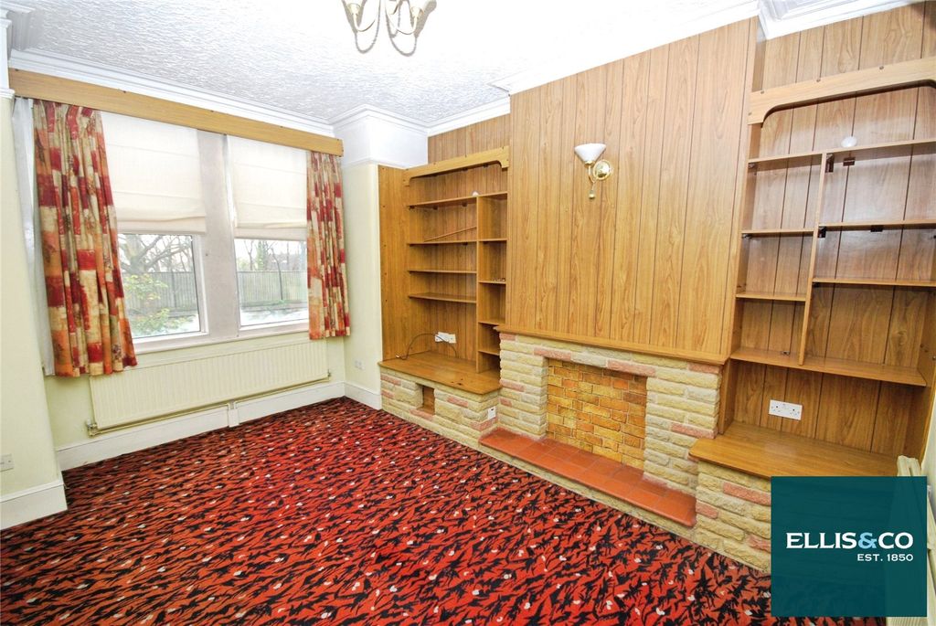 Property photo 2 of 10 Picture No. 32