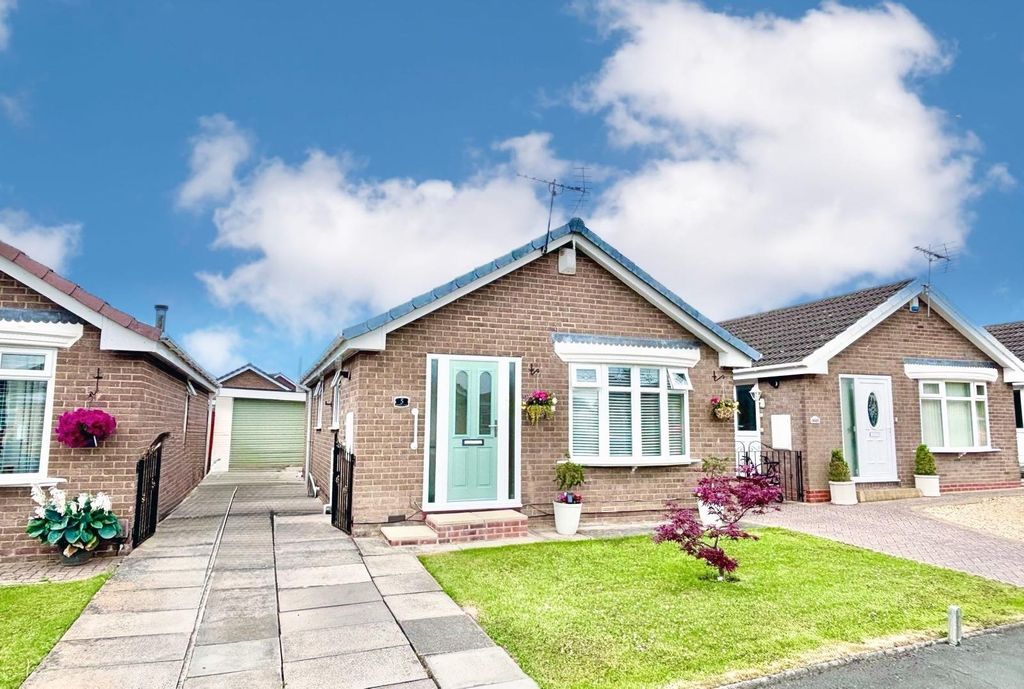 Property photo 1 of 17 External