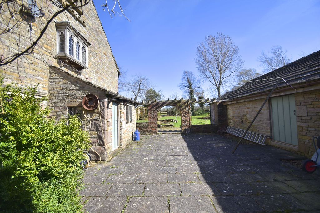 Property photo 3 of 31