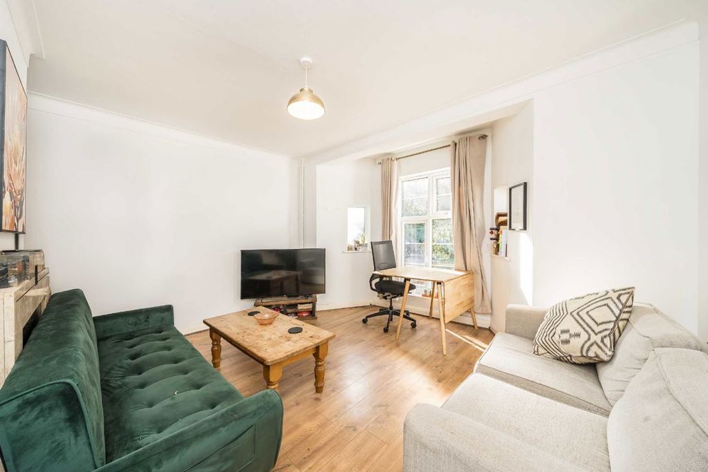 Property photo 2 of 7