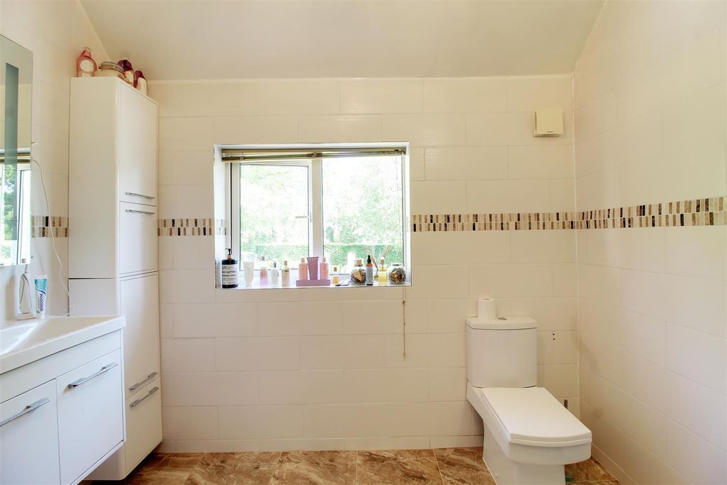 Additional image 16 of 5 bed detached house for saleMymms Drive, Brookmans Park AL9