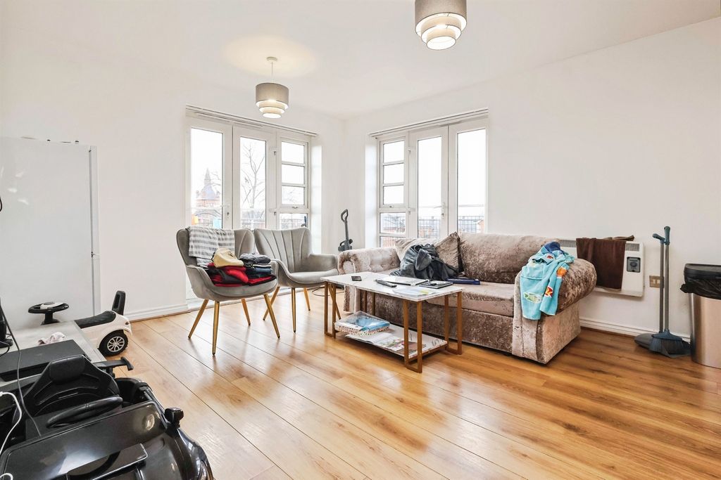 Property photo 2 of 17