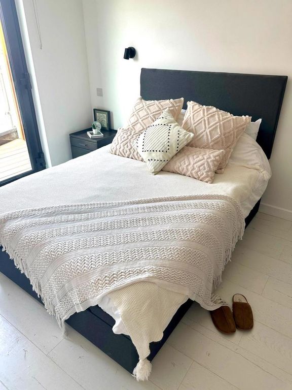 Property photo 3 of 13 Comfy Double Bed