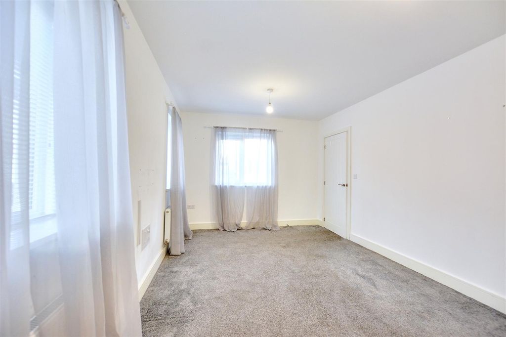 Property photo 3 of 28 Lounge_2.Jpeg