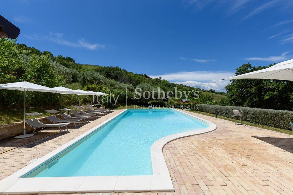 Property photo 2 of 32