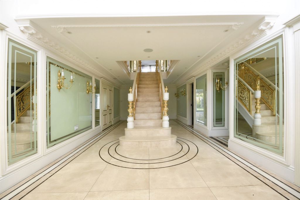 Property photo 2 of 32