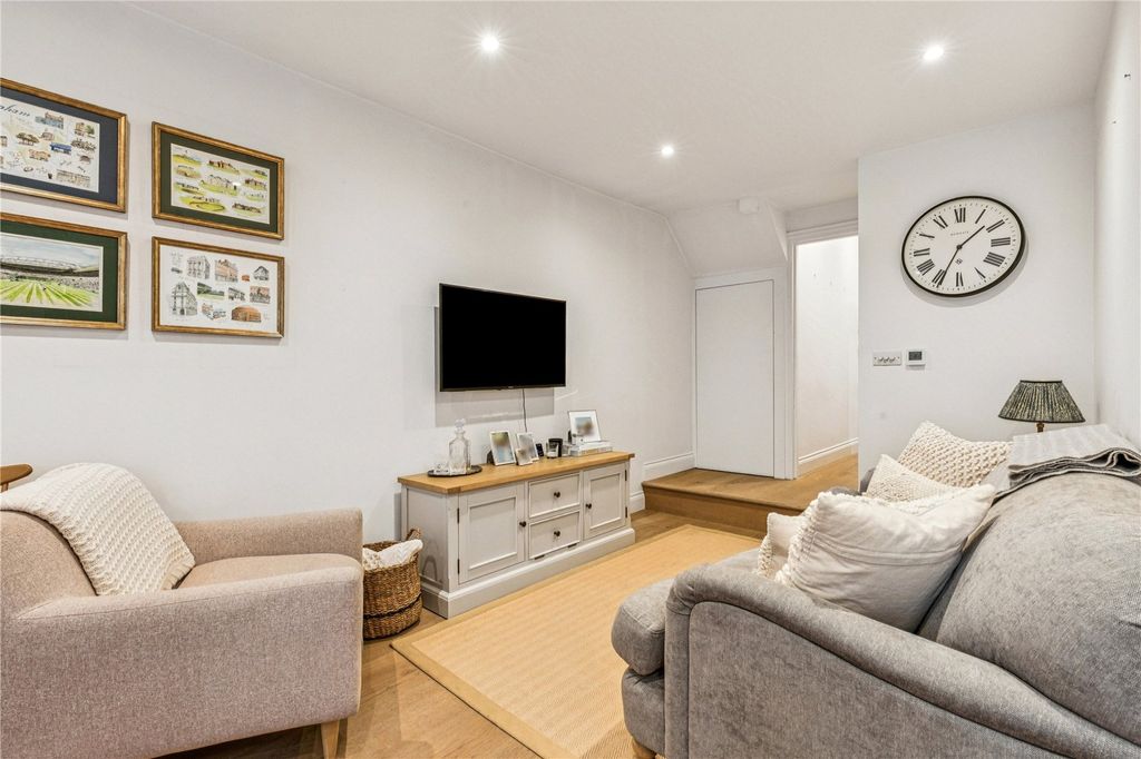 Property photo 3 of 16 Picture No. 10