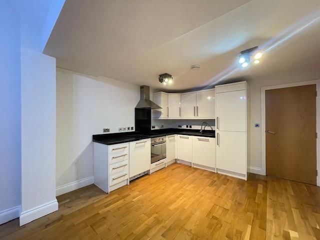 Property photo 3 of 10 Kitchen