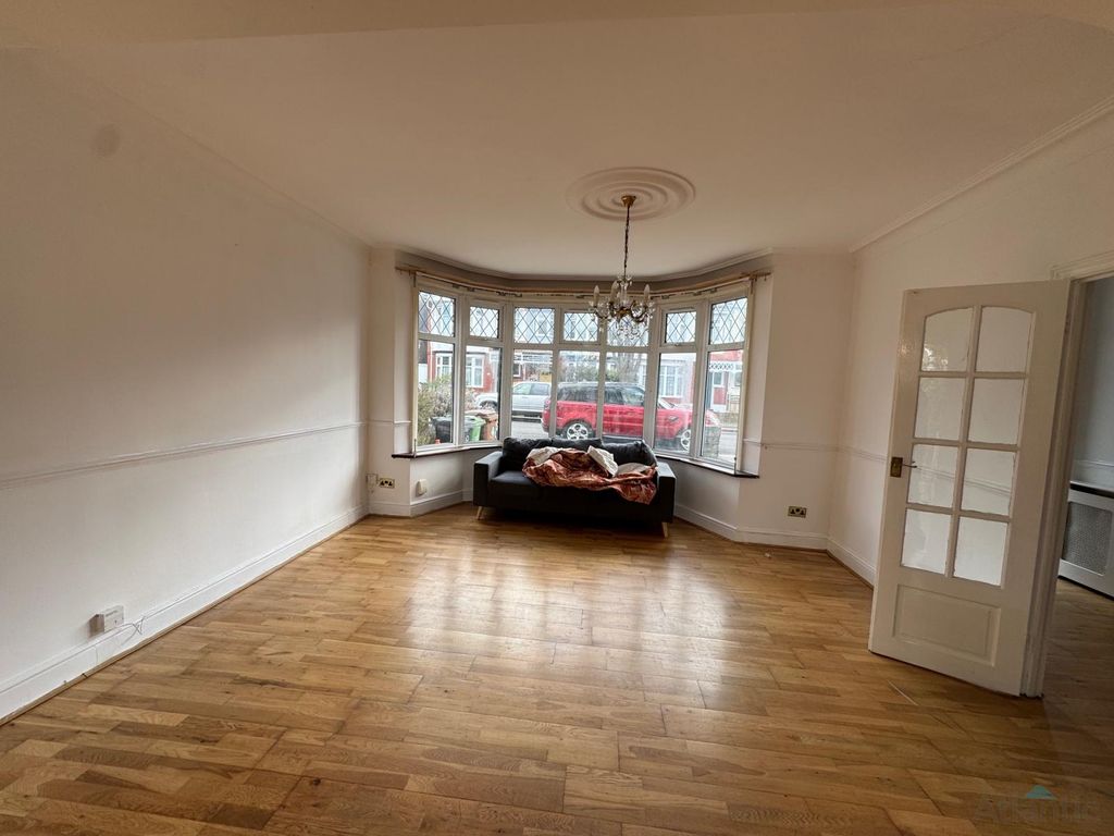 Property photo 3 of 10 Gallery