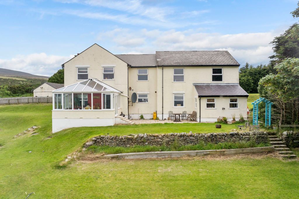 Property photo 2 of 42 Old Clarum House