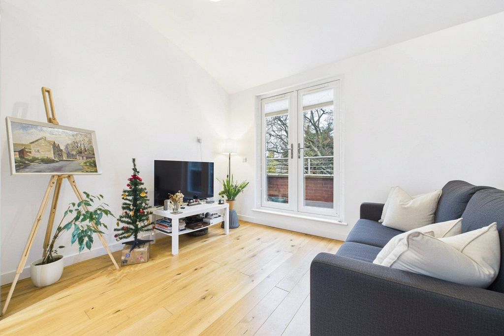 Property photo 3 of 8 Picture No. 13