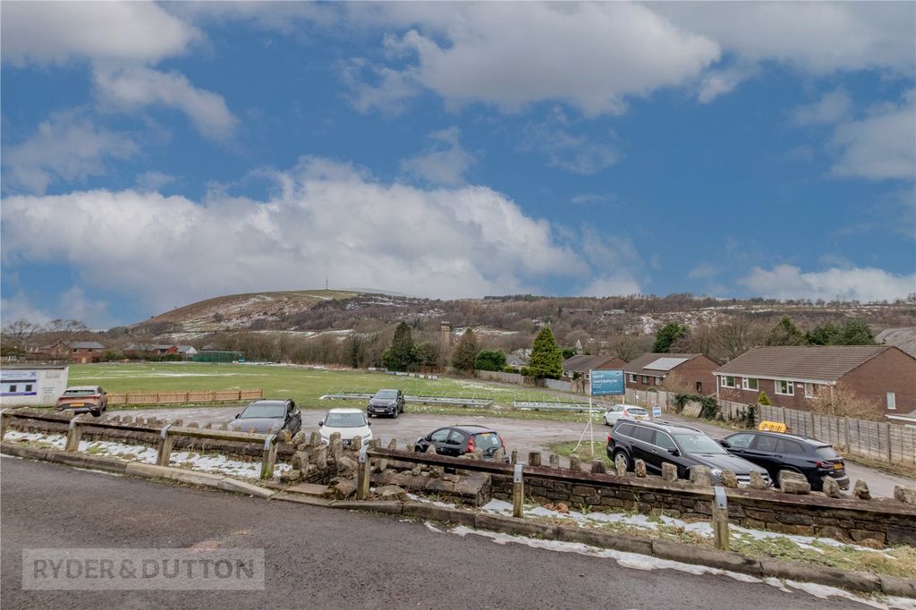 Property photo 2 of 27 Front Aspect