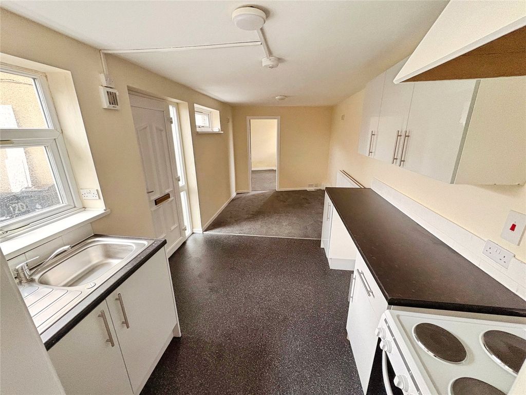 Property photo 2 of 7 Kitchen
