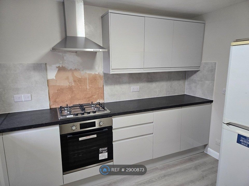 Property photo 3 of 9 Kitchen