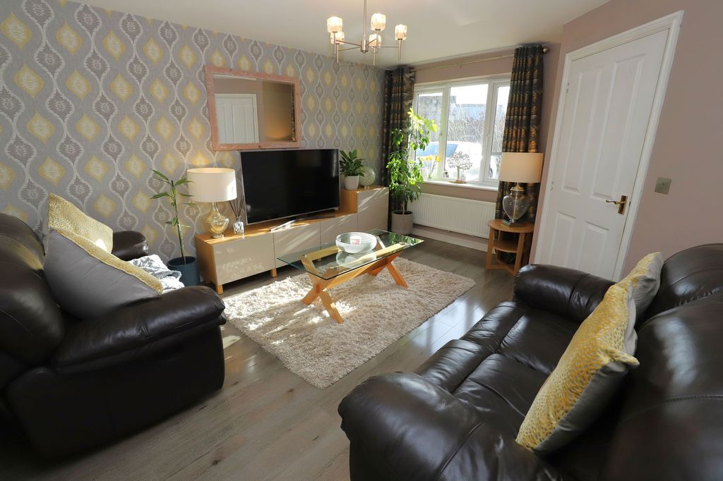 Property photo 2 of 28