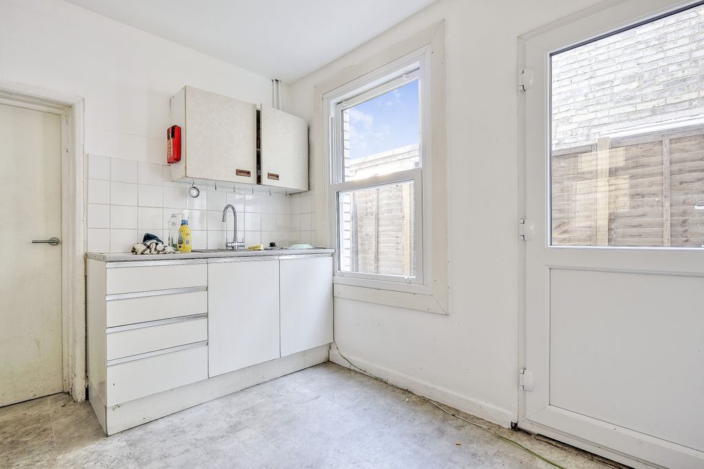 Property photo 2 of 18 Tlc_d56B08Ff-8d7F-4B76-B068-Ad49138A6458_793913A