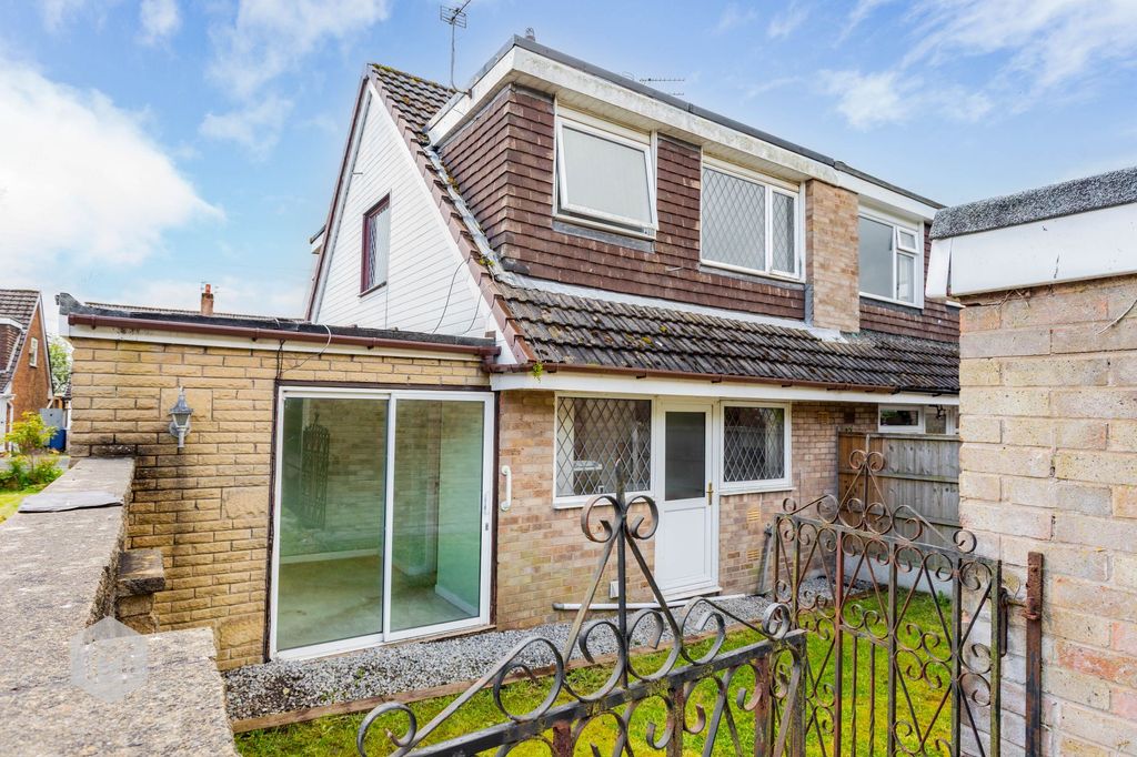 Property photo 2 of 32