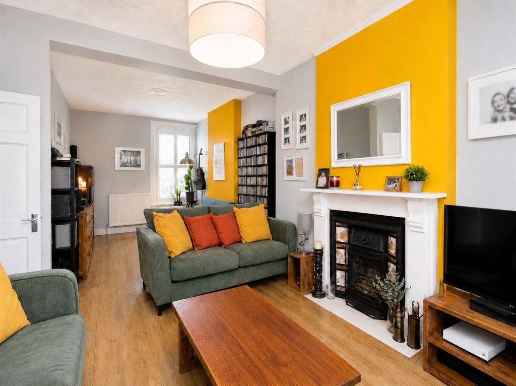 Property photo 3 of 28