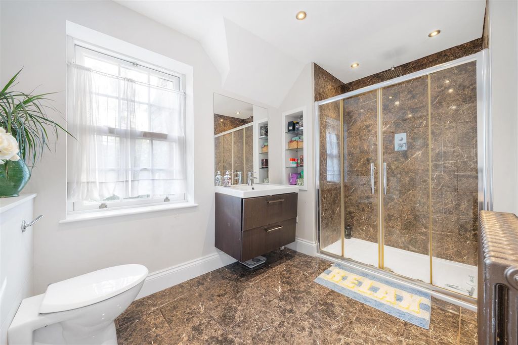 Property photo 2 of 20 Copers Cope Road-16.Jpg