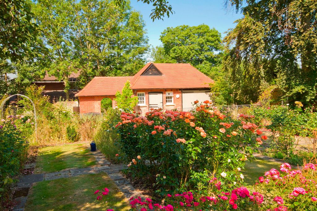 Additional image 13 of 5 bed detached house for salePaines Lane, Pinner Village HA5