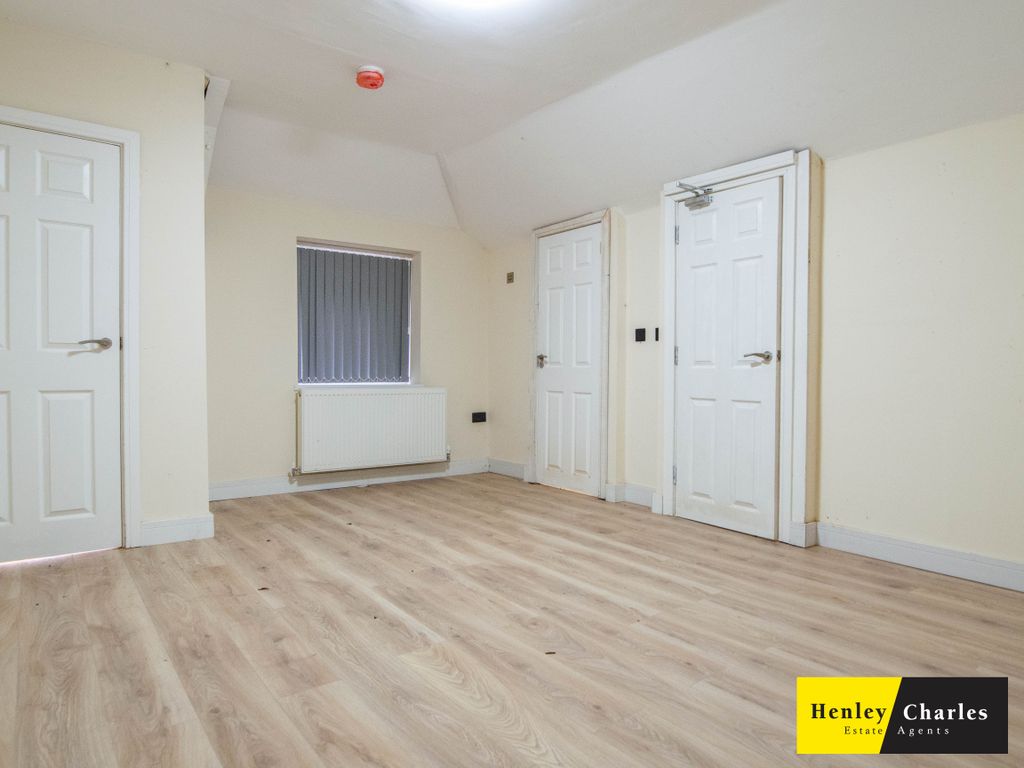 Property photo 2 of 5 Pc068074