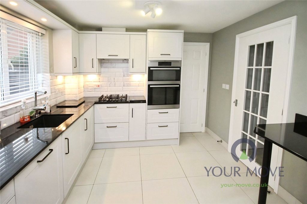 Property photo 3 of 20 Kitchen