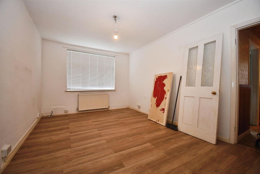 Property photo 3 of 9 Lounge