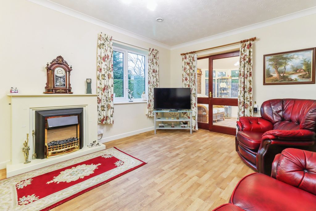 Property photo 2 of 12 Living/Dining Room