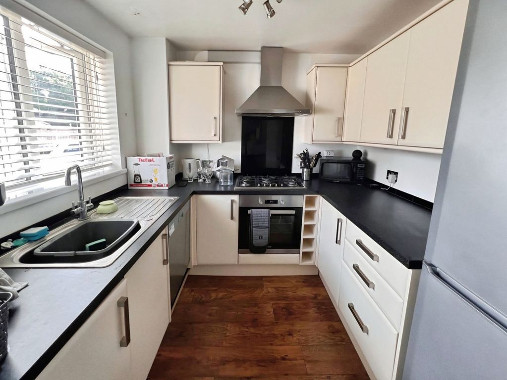 Property photo 3 of 7 Kitchen