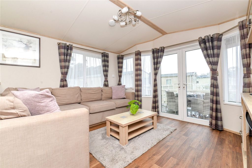 Property photo 2 of 17 Picture No. 05