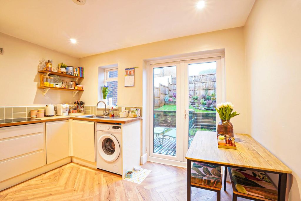 Property photo 2 of 18 075Ca8A0-47E5-4877-8A65-B45Cb0BA0E9E.Jpg