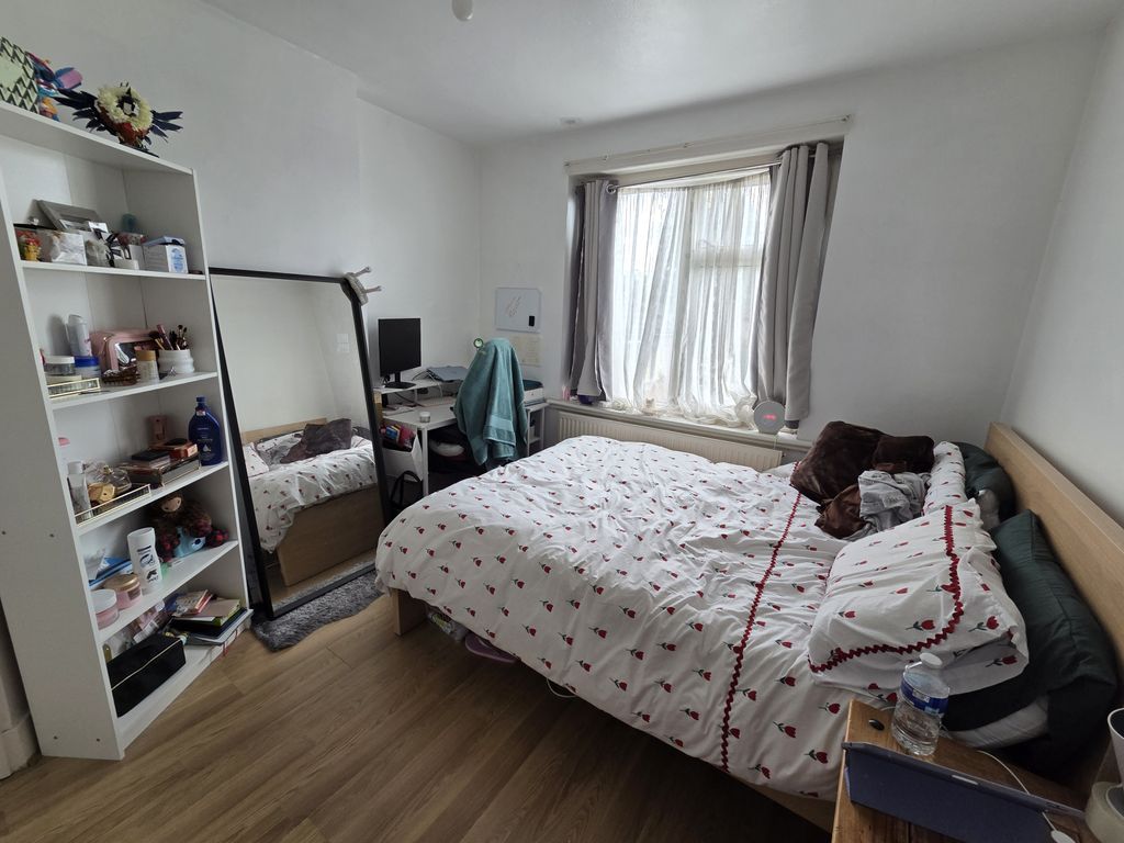 Property photo 3 of 19 Bedroom 2 Upstairs