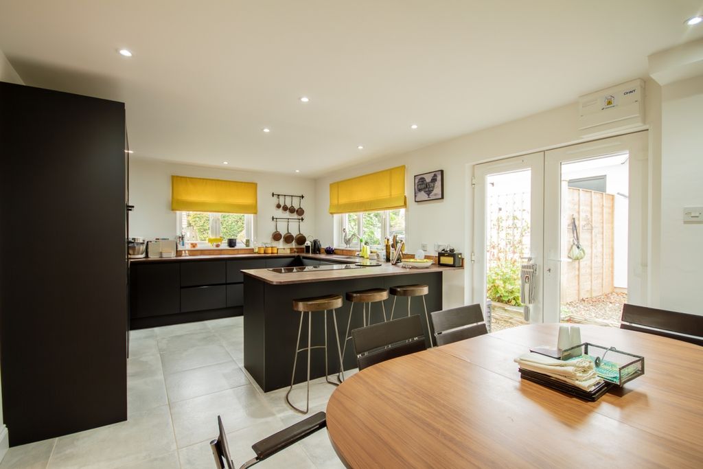 Property photo 2 of 22 Beam Ends Tps Foweyy 01726 217888