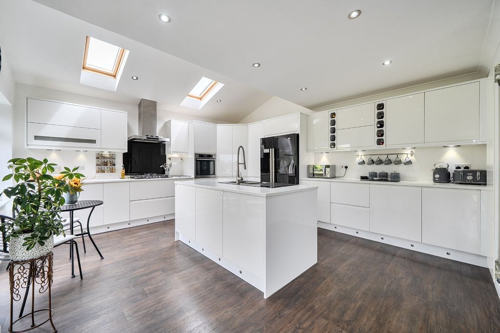 Property photo 2 of 11 Picture No. 03