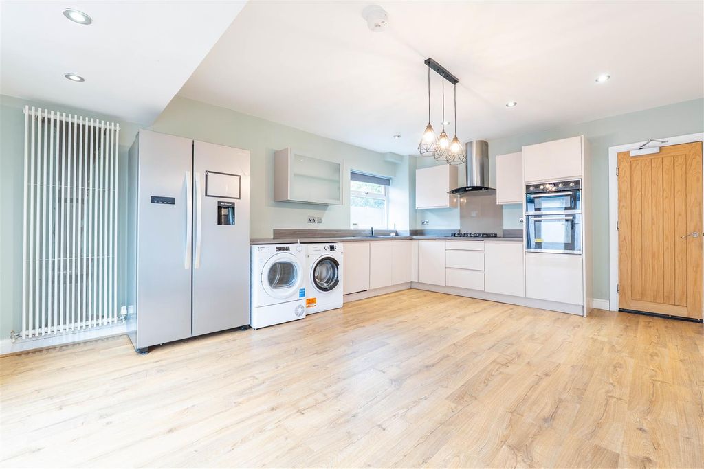 Property photo 3 of 33 Kitchen/Dining Room