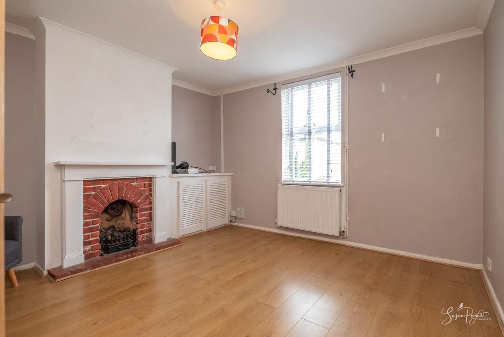 Property photo 3 of 21 Lounge