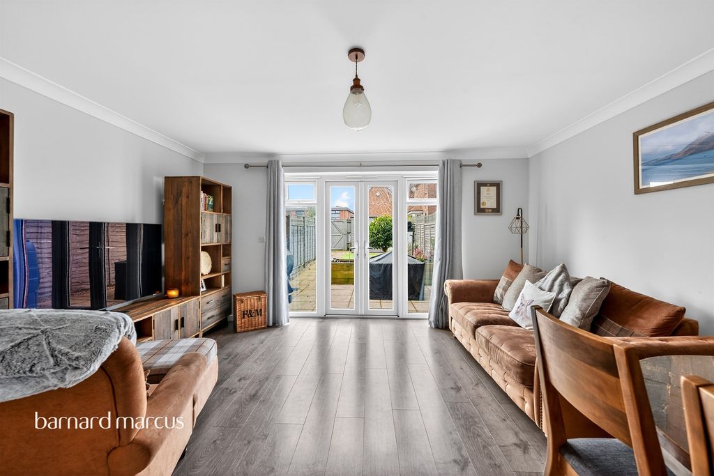 Property photo 2 of 11