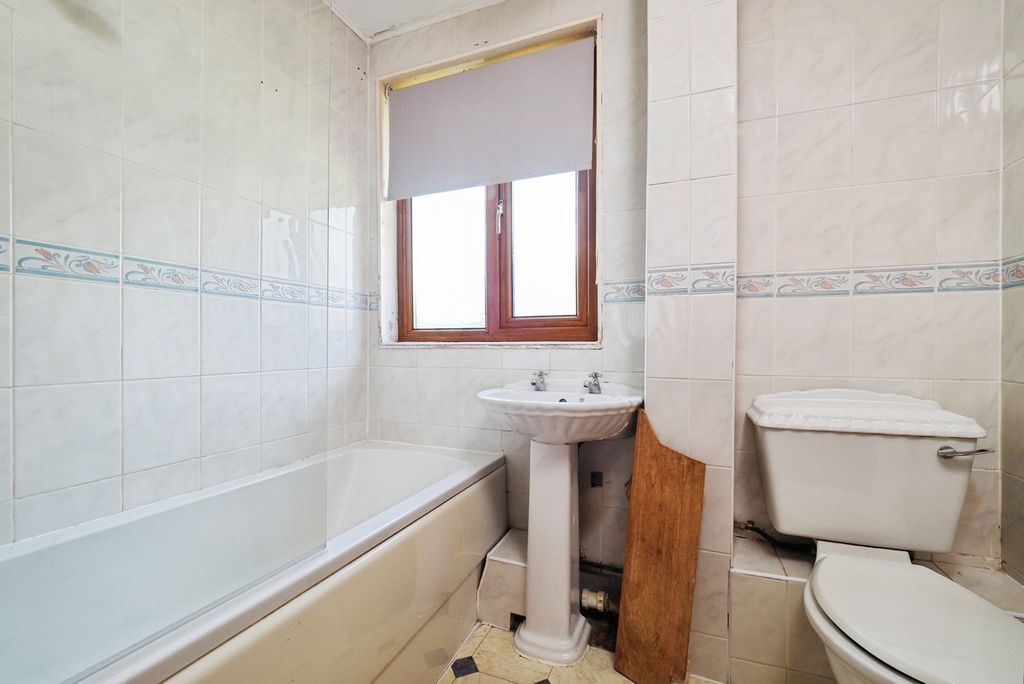 Property photo 2 of 15 Bathroom