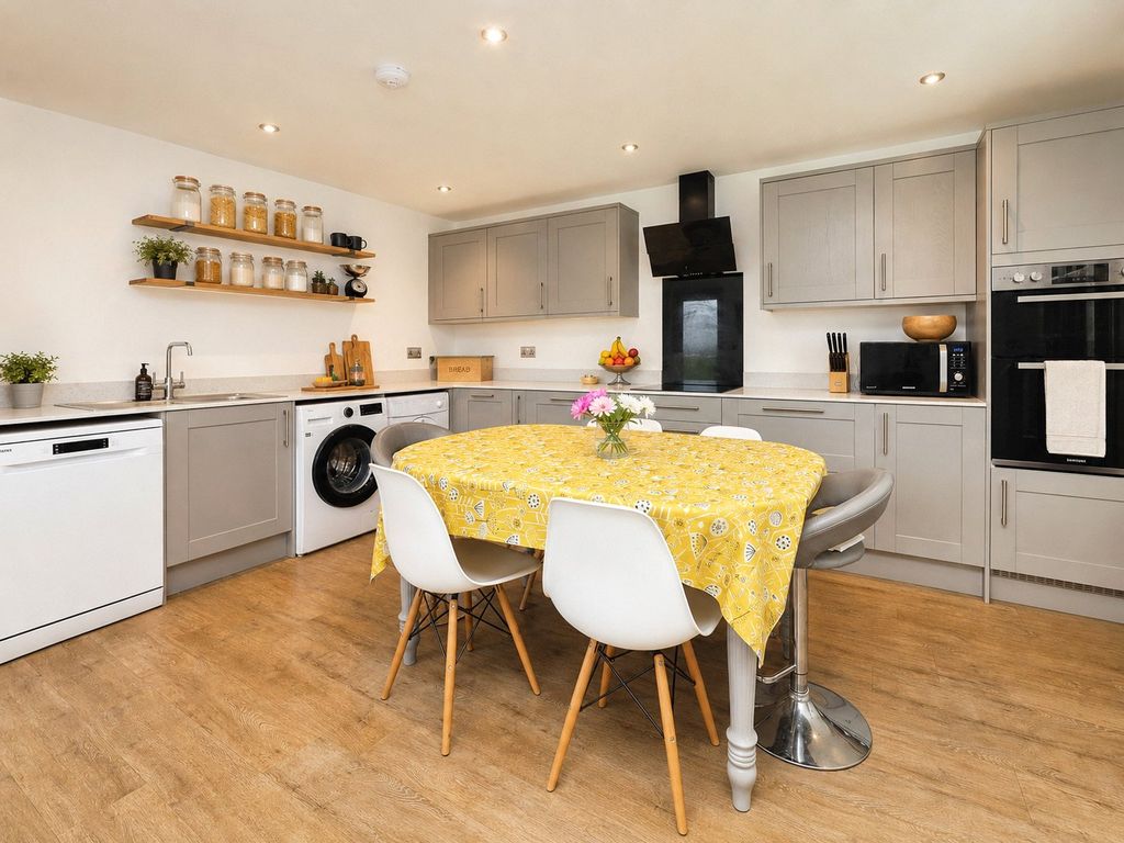 Property photo 2 of 17 Picture No. 74