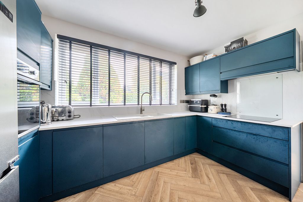 Property photo 2 of 12 1-6Aae51Eee5c81-1...