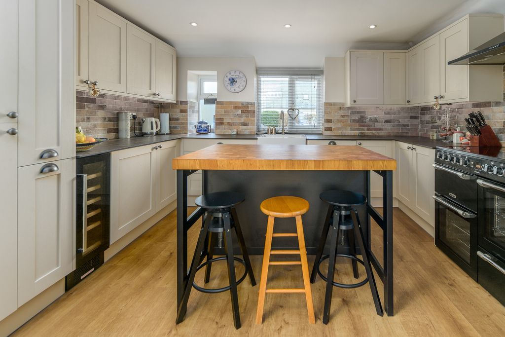 Property photo 3 of 27 Photo 3