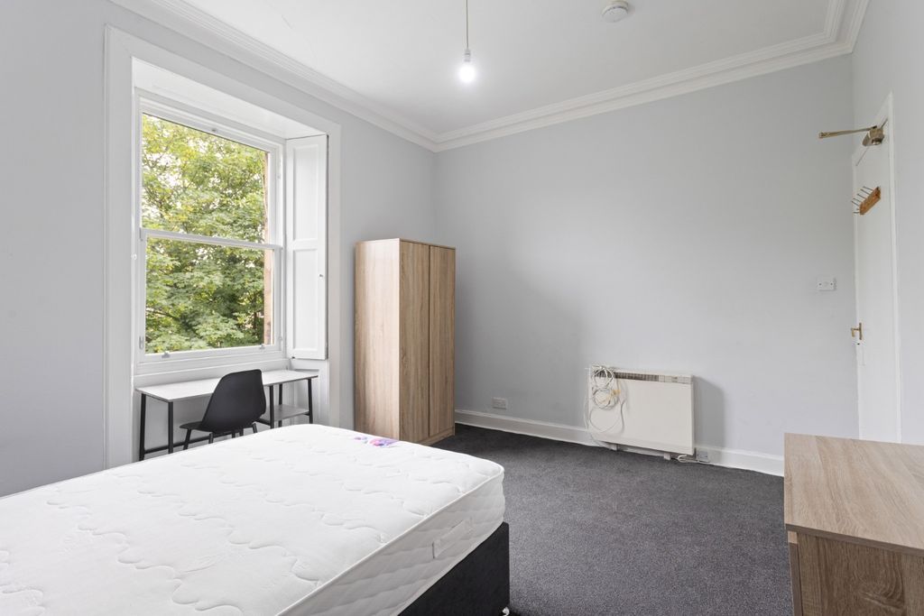 Property photo 2 of 27