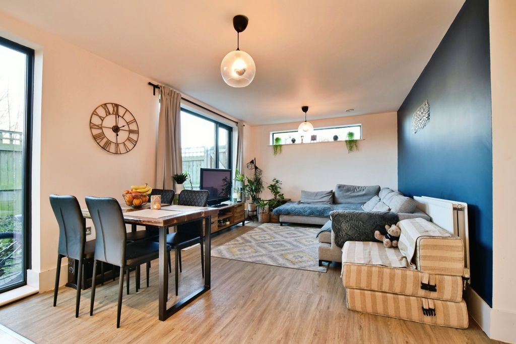 Property photo 1 of 20 Living Kitchen Diner