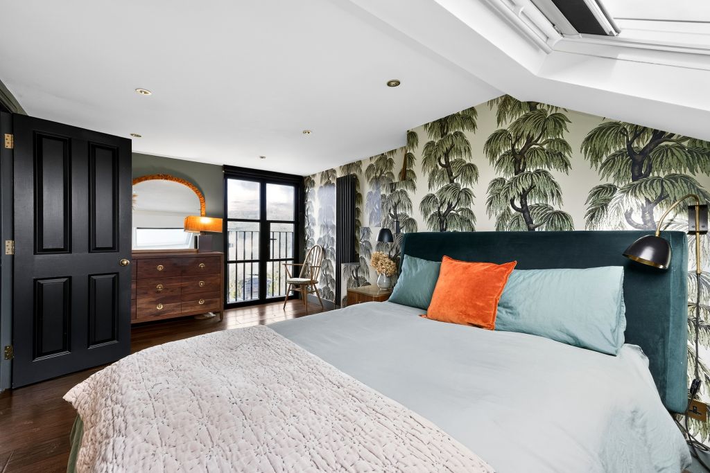 Property photo 3 of 24