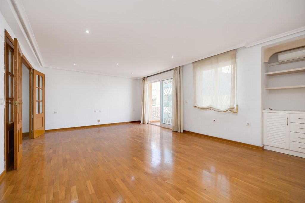 Property photo 3 of 38