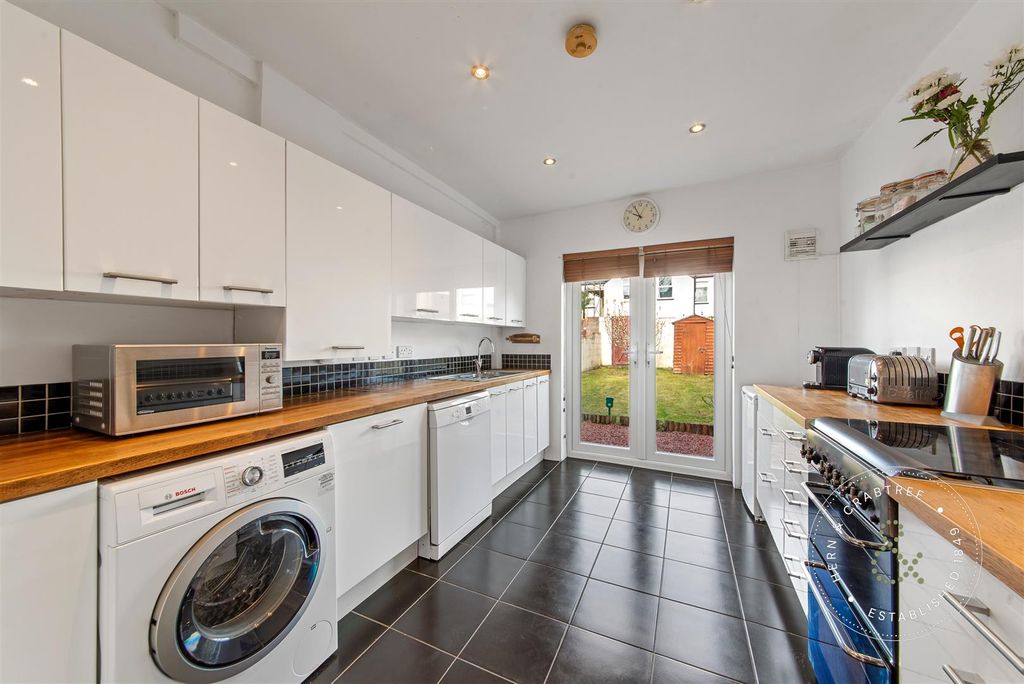 Property photo 3 of 28 New-Zealand-Road-18.Jpg