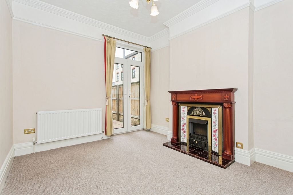 Property photo 2 of 17 Photo