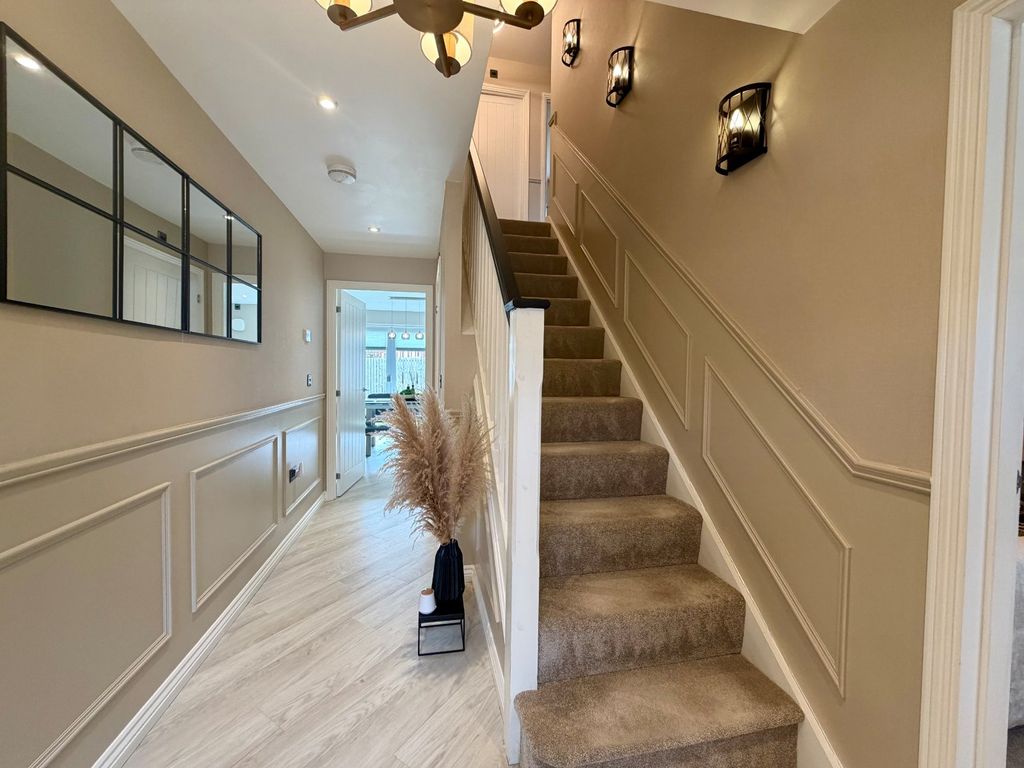 Property photo 2 of 17 Hallway