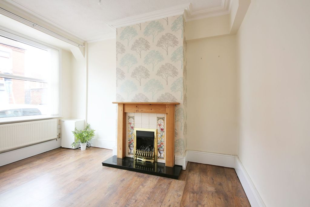 Property photo 2 of 14 Living Room