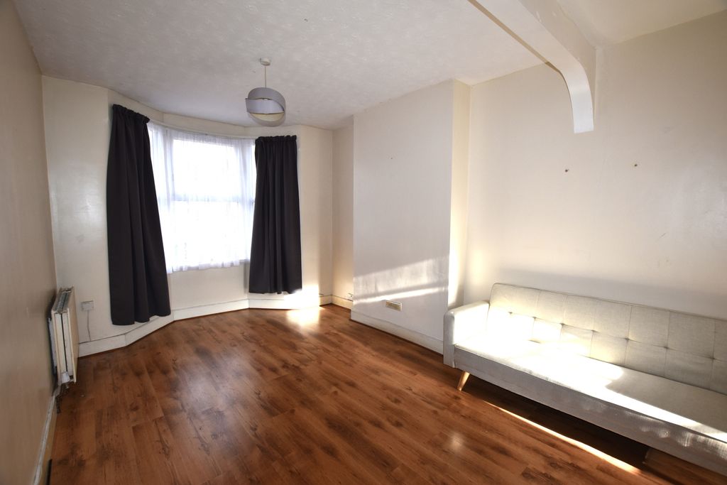 Property photo 3 of 16 Gallery